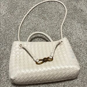 Elegant White Woven Handbag